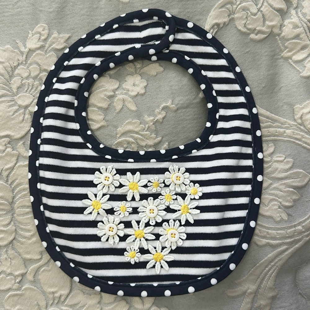 Mud Pie Daisy Heart Bib